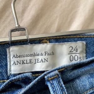 Cropped high waisted Abercrombie mom jeans size 00